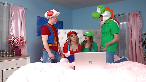 Mature woman fucking and taking facial