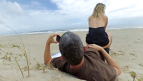 Modely timer loves to fuck with pussy give