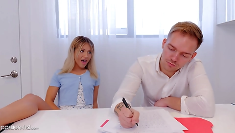 Horny girlfriend gets her pussy drilled