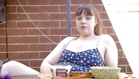 Mature woman is a sexyo